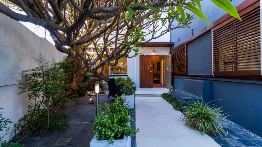 2 Bedroom Property for Sale in Sea Point Western Cape